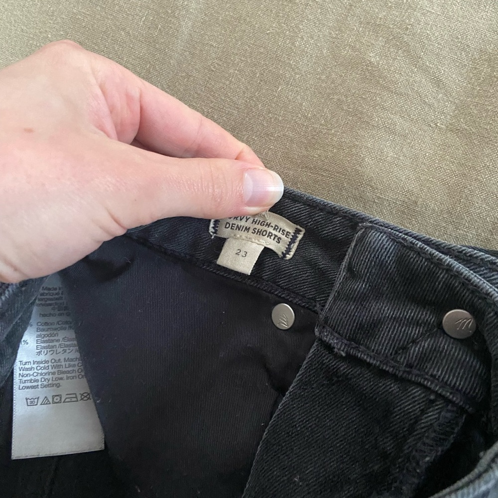 Madewell Black Curvy High Rise Shorts - Picture 3 of 3